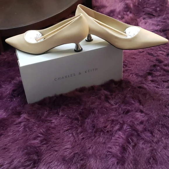 Brand new never worn Charles & Keith size 38 in Beige - Picture 6 of 6